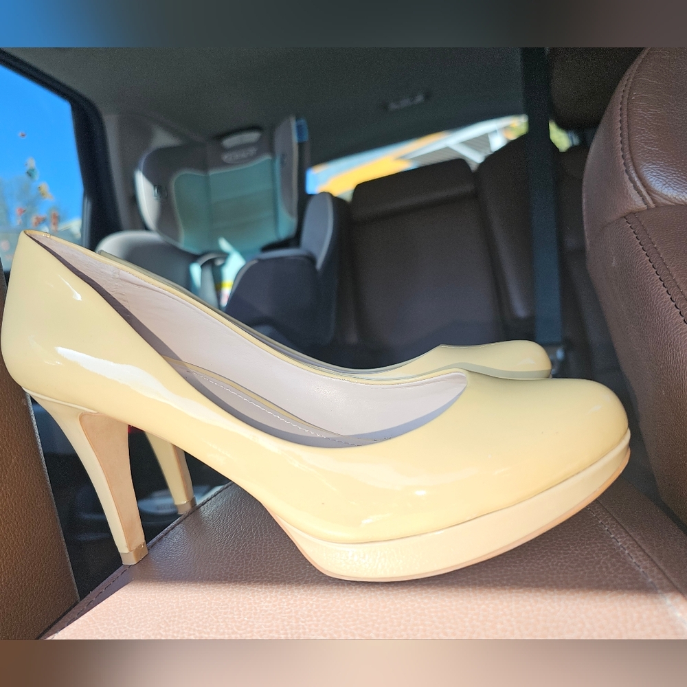 Vince camuto Shoes cream size 7 1/2